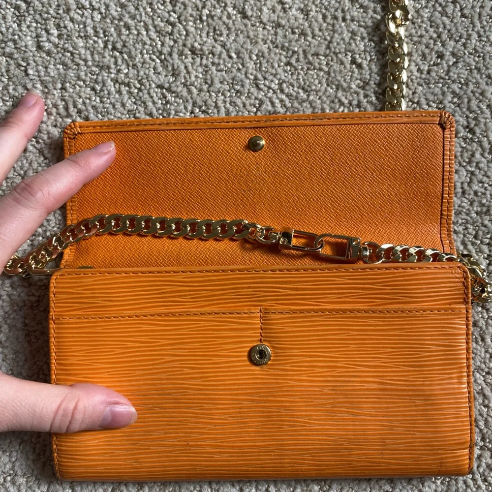 Authentic Louis Vuitton Epi leather Sarah wallet on chain crossbody - Picture 6 of 8